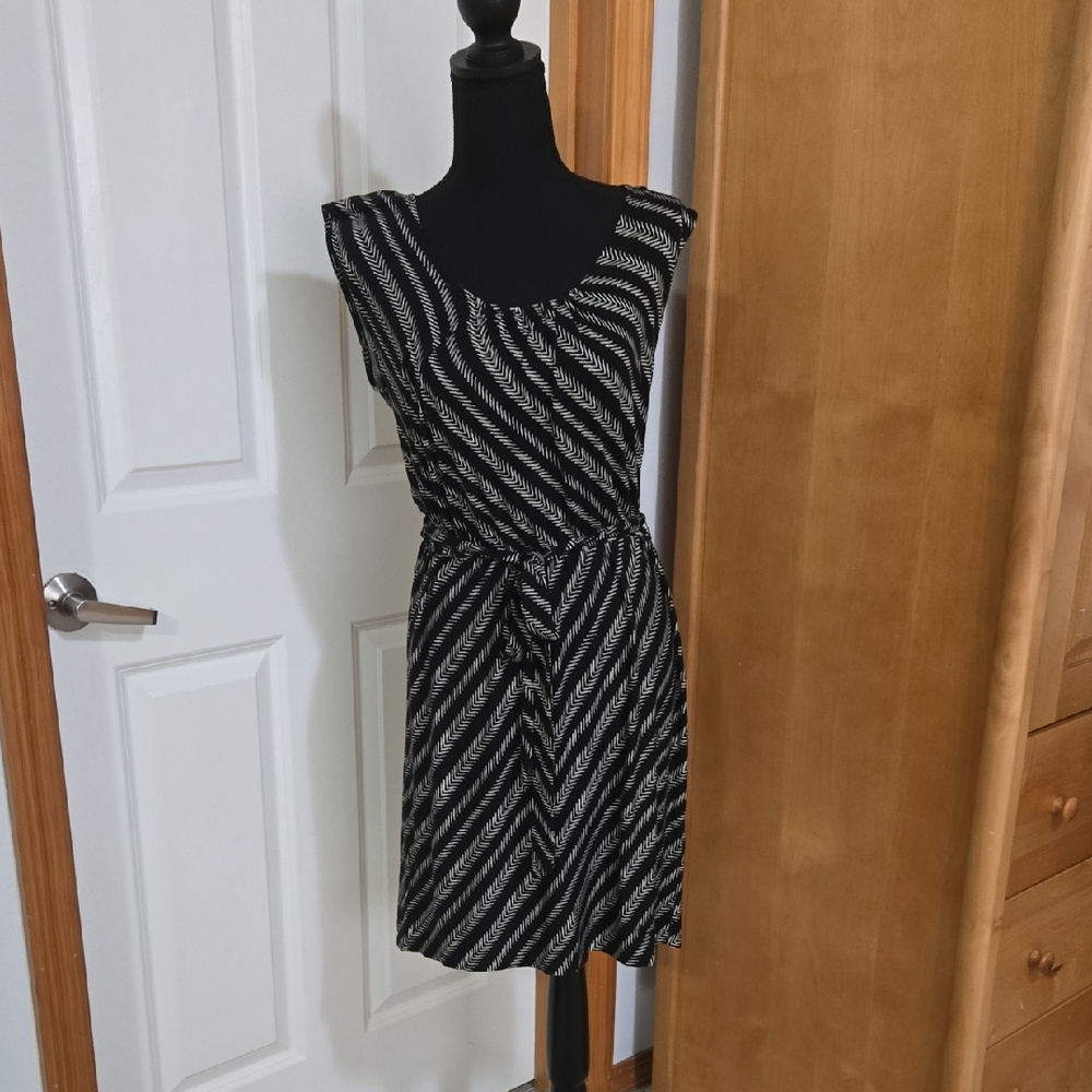 Loft Black & White Sleeveless Patterned Tie-Waist Dress